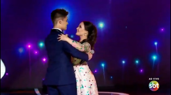Larissa Manoela e João Guilherme se apresentam na abertura do Teleton 2016