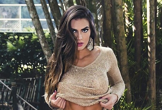 Renata Molinaro posa sexy e recebe cantada: “Eita mulher linda”