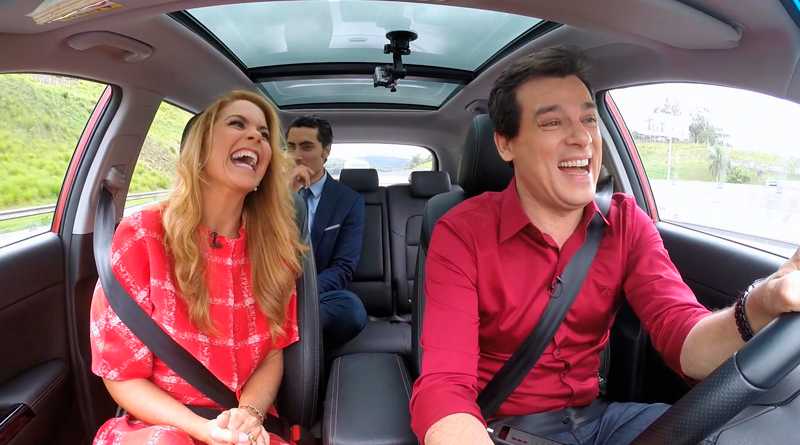 Lucero e Carlo Porto passeiam com Celso Portiolli no “Domingo Legal”