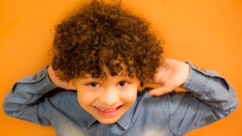 Multishow contrata Isaac do Vine para “Vai Que Cola”