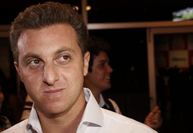 Luciano Huck tem até dezembro para decidir se fica na Globo