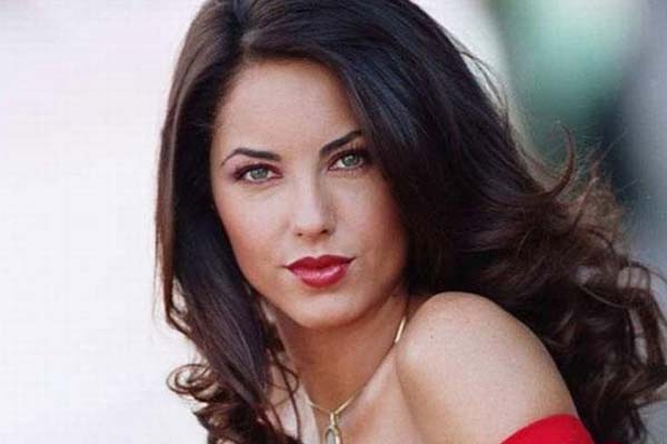 Prestes a retornar ao SBT, Bárbara Mori aparece irreconhecível