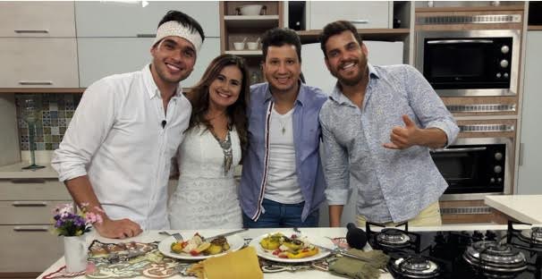 Vânia Coelho recebe a dupla Cléber e Cauã, para animar sua véspera de Ano Novo