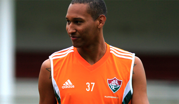 Filha de Gretchen assume namoro com zagueiro do Fluminense