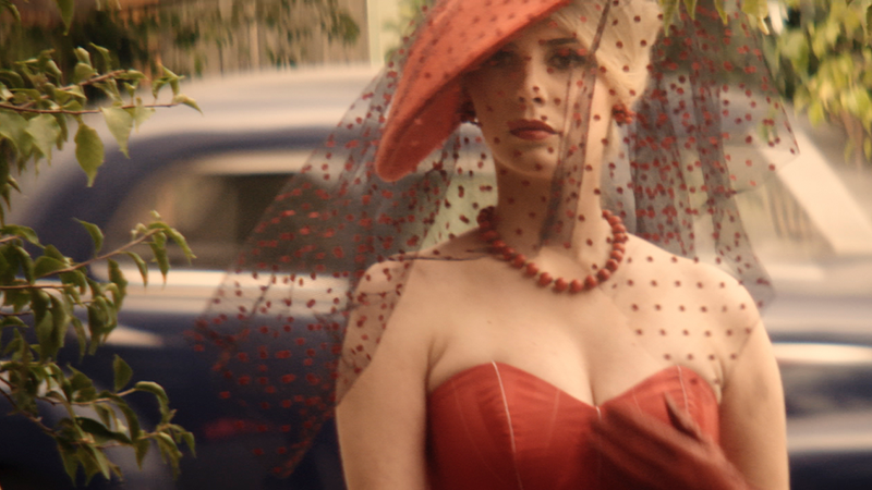 Com poucas falas e cenas de sexo, Bárbara Evans estreia em “Dois Irmãos”