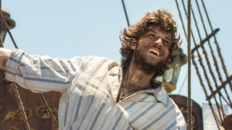 Chay Suede muda o visual após fim de novela