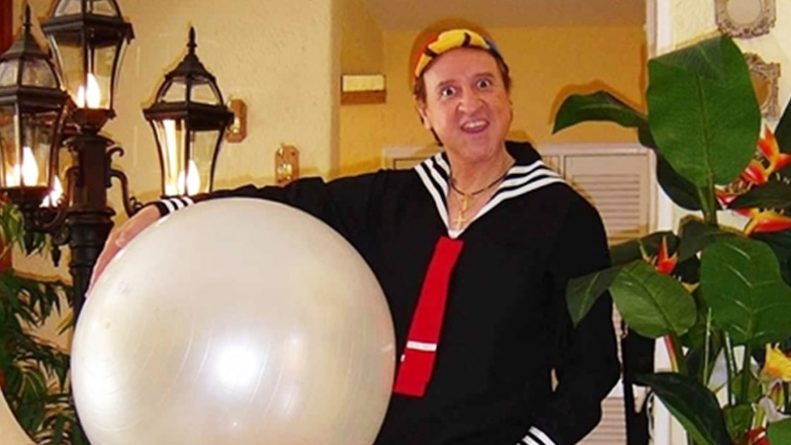 Carlos Villagrán não irá mais interpretar o Kiko, diz filho do ator