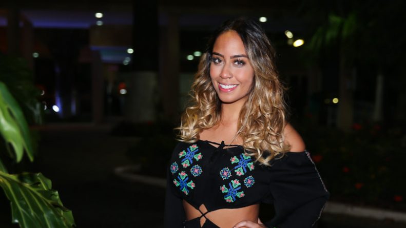 Irmã de Neymar é detonada após tatuar o próprio rosto no braço