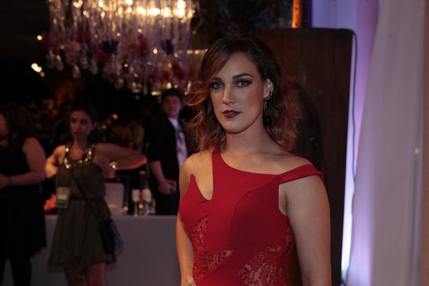 Adriana Birolli pode perder personagem em “O Sétimo Guardião”