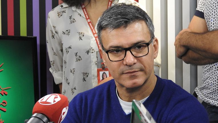 Após polêmica, Leonardo Vieira recebe convite da Record