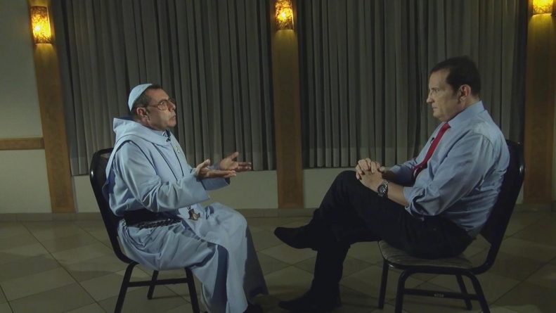 Roberto Cabrini mostra história de padre “milagreiro” que faz curas sobrenaturais