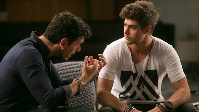 Léo e Lázaro se unem para destruir a Som Discos em “Rock Story”