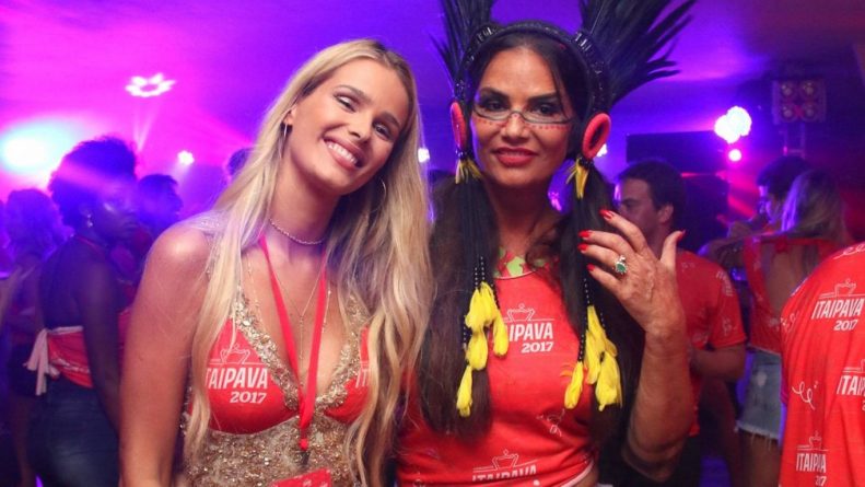 Luiza Brunet é barrada em porta de camarote na Sapucaí