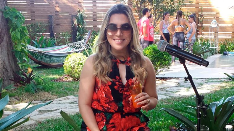 Naiara Azevedo confessa usar botox: “Tem que fazer, senão a cara cai”