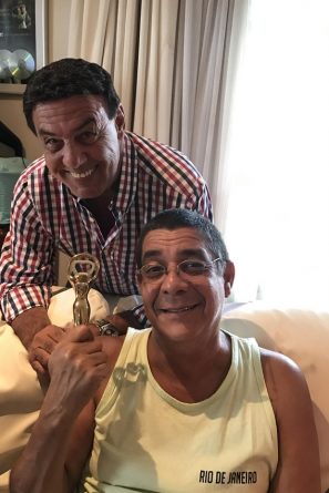 Zeca Pagodinho faz feijoada para comemorar aniversário com amigos