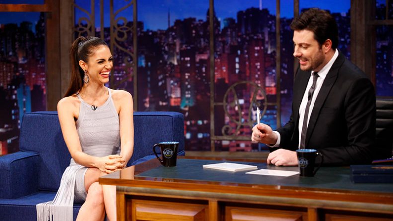 “Já fui madrinha de um casamento de anões”, diz Chris Flores a Danilo Gentili