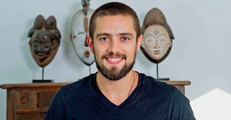 Rafael Cardoso raspa a cabeça para reta final de novela