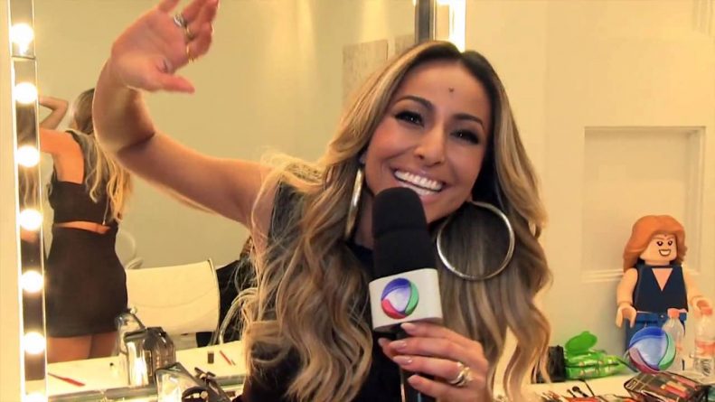 Após Carnaval, Sabrina Sato volta a gravar programa na Record