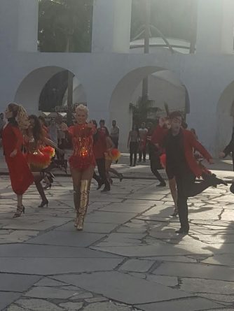 Xuxa grava abertura de “Dancing Brasil” nas ruas do Rio de Janeiro