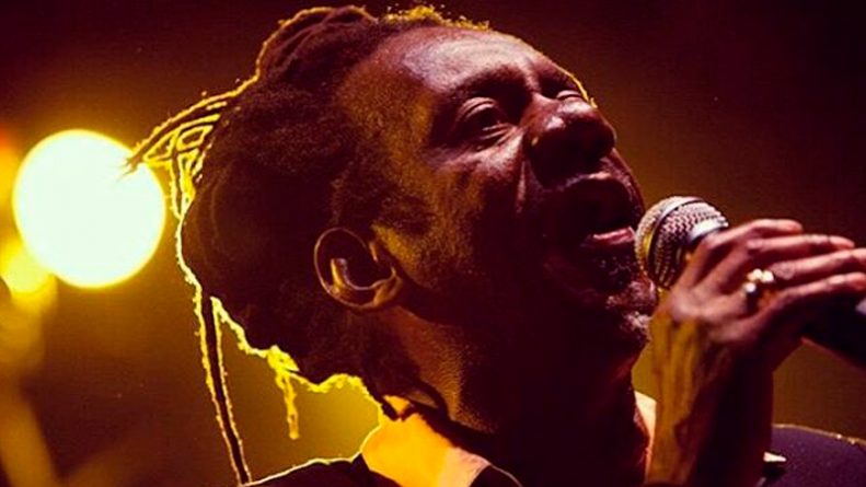 Luiz Melodia é internado em hospital para fazer quimioterapia