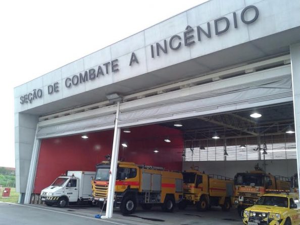 Otavio Mesquita mostra o trabalho dos bombeiros do aeroporto internacional de Guarulhos