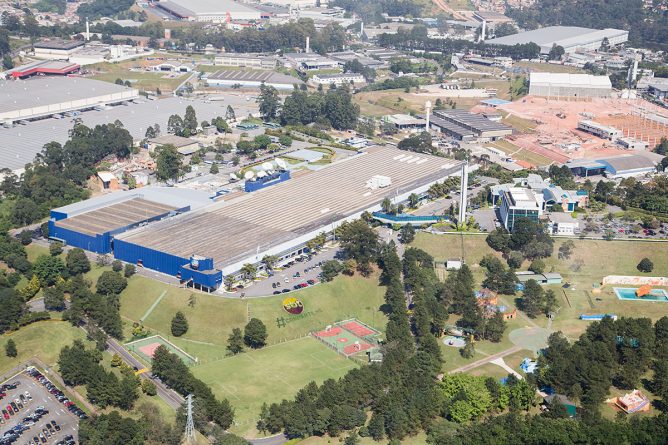 Afiliadas ensinam emissora a tratar jornalismo com profissionalismo – SBT diz que “puxadinho” continua como estúdio de telejornais