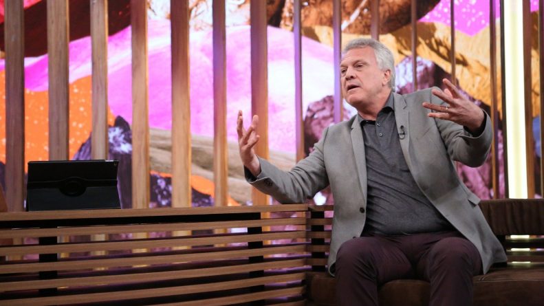 Globo define o que substituirá Bial durante as férias