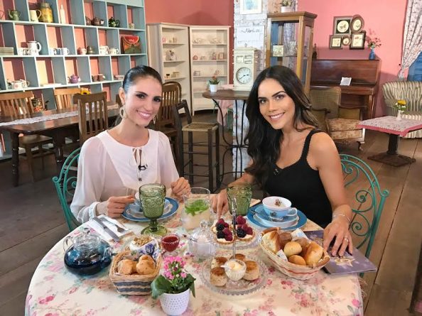 Em entrevista a Dani Albuquerque, Chris Flores revela lado inusitado: “Saía do trabalho e ia para o show de rock”