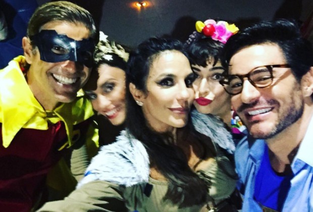 Ivete Sangalo reúne famosos para comemorar aniversário