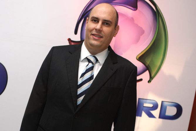 Record deve promover nova dança das cadeiras na alta cúpula