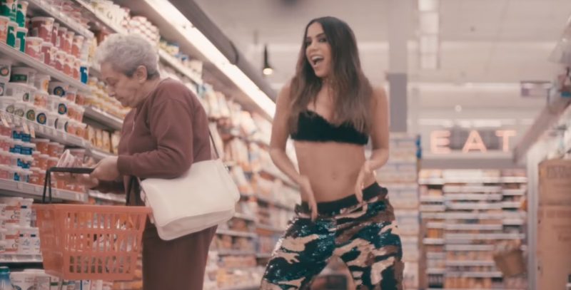 Anitta é eleita a mulher do ano por revista