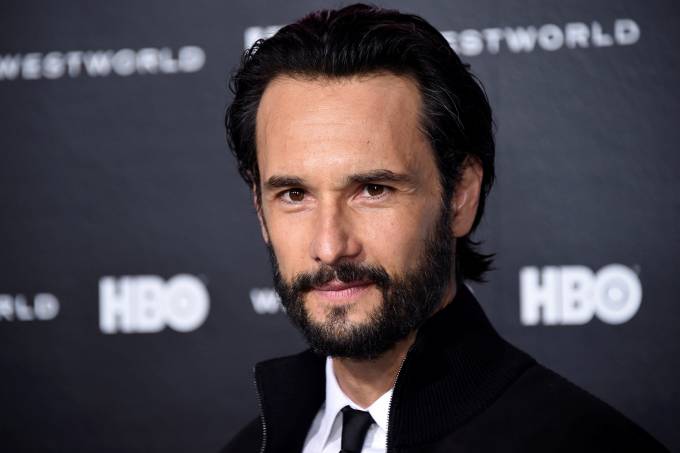Record TV confirma interesse em Rodrigo Santoro