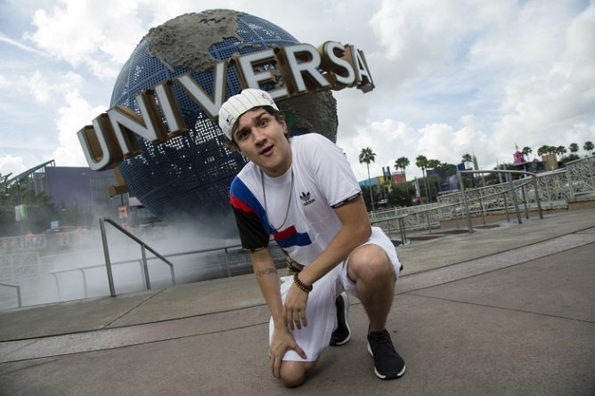 YouTuber Christian Figueiredo curte férias no Universal Orlando Resort