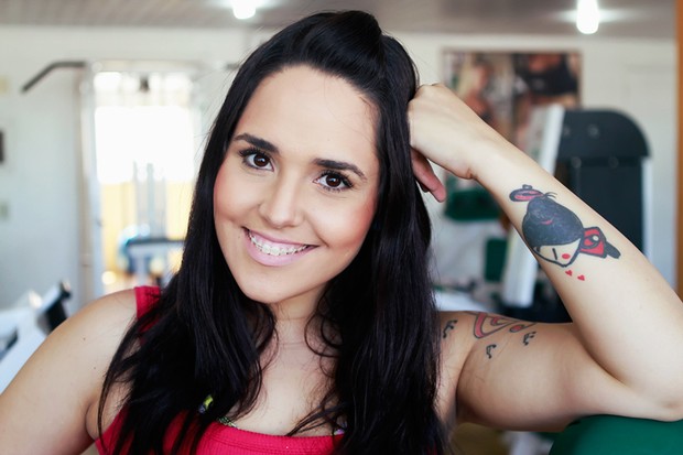 Perlla volta a cantar funk após sete anos longe da carreira