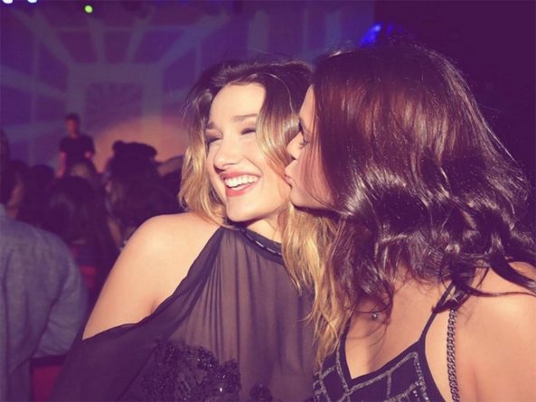 Bruna Marquezine e Sasha Meneghel comemoram aniversário em Saint-Tropez