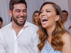 Solange Almeida reúne amigos e casa com empresário, em Fortaleza