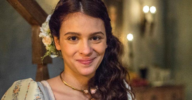 Lara Tremoroux renova com a Globo para nova novela das 23h