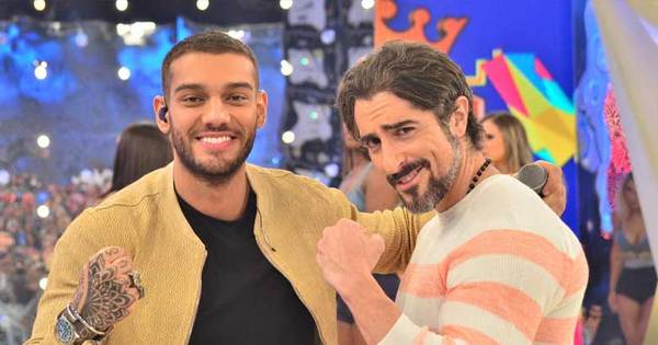 Marcos Mion coloca o cantor Lucas Lucco em apuros no “Legendários”