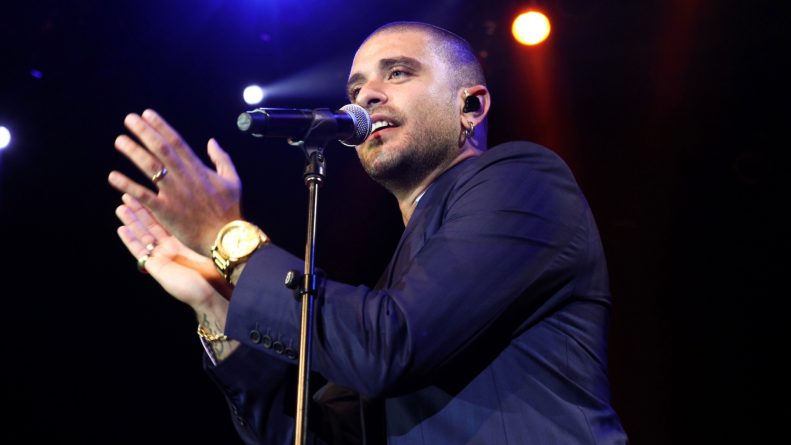 Produção de Diogo Nogueira não deixa cantor falar com os fãs