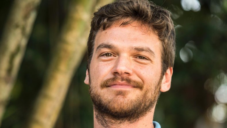 Emilio Dantas vai mudar drasticamente o visual para viver cantor de axé