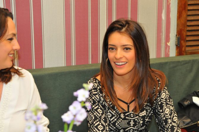 Lisandra Cortez assina com o SBT