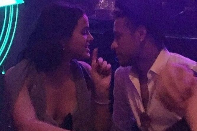 Veja! Neymar Jr. e Bruna Marquezine trocam beijos em casamento de Marina Ruy Barbosa