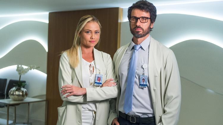 Ellen Rocche é parada nas ruas por personagem em novela