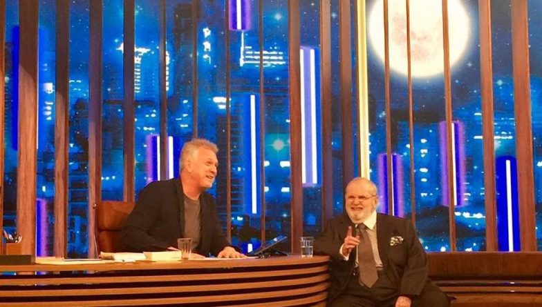 Globo muda estratégia e adia entrevista de Jô Soares no “Conversa com Bial”