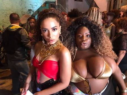 Anitta ganha outdoor em Nova York por “Vai Malandra”