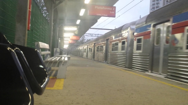 TV Gazeta mostra feira de ambulantes em trens de São Paulo