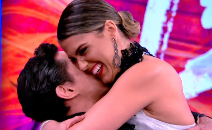 Lucas Veloso pede bailarina em casamento e garante vaga na final do “Dança dos Famosos”