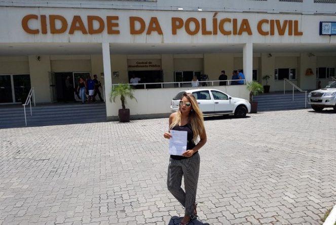 Karol Ka registra ocorrência após ser vista em catálogo de ‘book rosa’