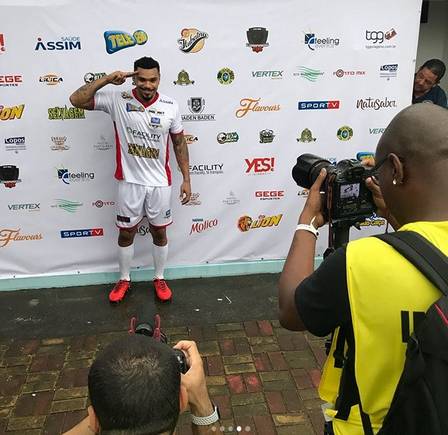 Naldo termina retiro espiritual e participa de jogo entre famosos