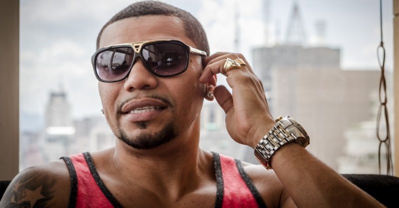 Após agressão, Record rescinde contrato com Naldo